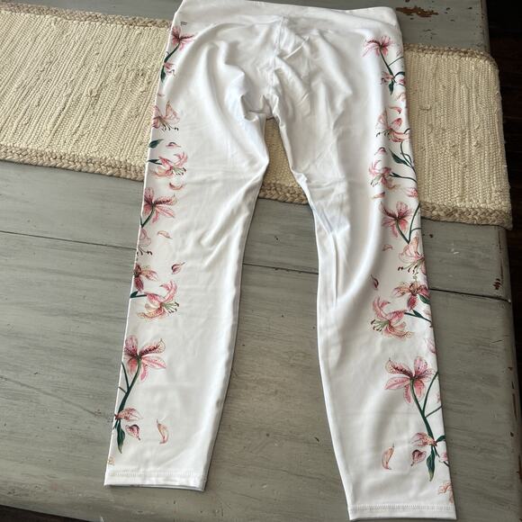 NWT Fabletics Winn Sports Bra Salar Legging White Pink Floral Lily Set Sz XXL - Picture 8 of 8
